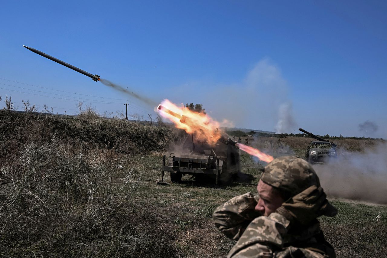 Een Oekraïense militair aan het front bij Zaporizja, op 19 augustus.