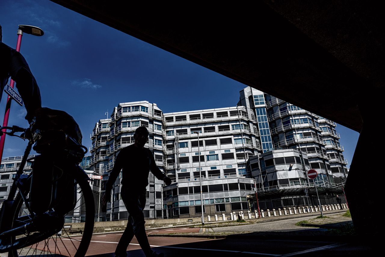 Hoofdkantoor van de Algemene Inlichtingen- en Veiligheidsdienst (AIVD) in Zoetermeer. Volgens een kabinetsvoorstel zouden inlichtingendiensten meer vrijheid in hun onderzoek moeten krijgen.