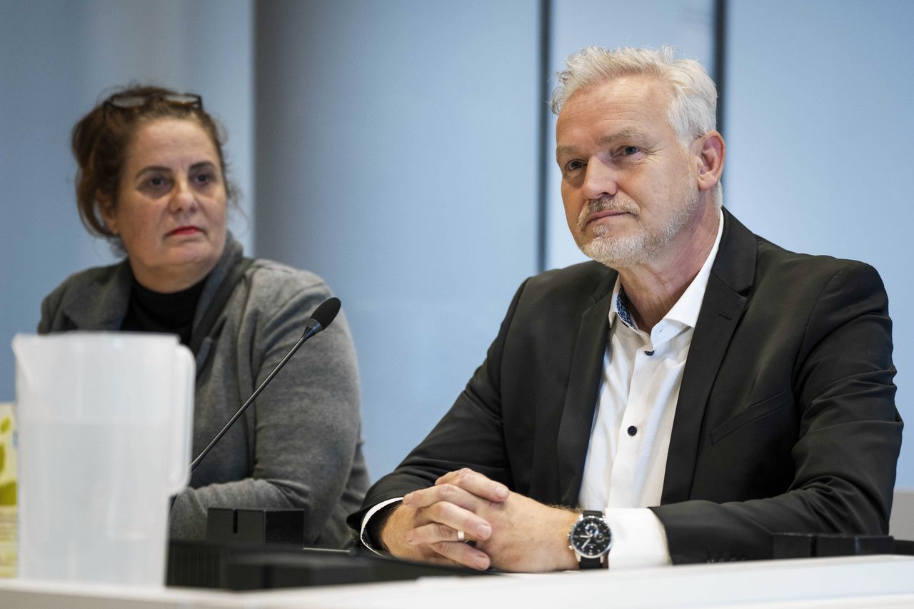 Kandidaat-lijsttrekker Gerard van Hooft in de rechtszaal voor een kort geding tegen 50Plus. De rechter oordeelde donderdag dat Van Hooft gewoon het restant van het congres mag bijwonen, zaterdag.