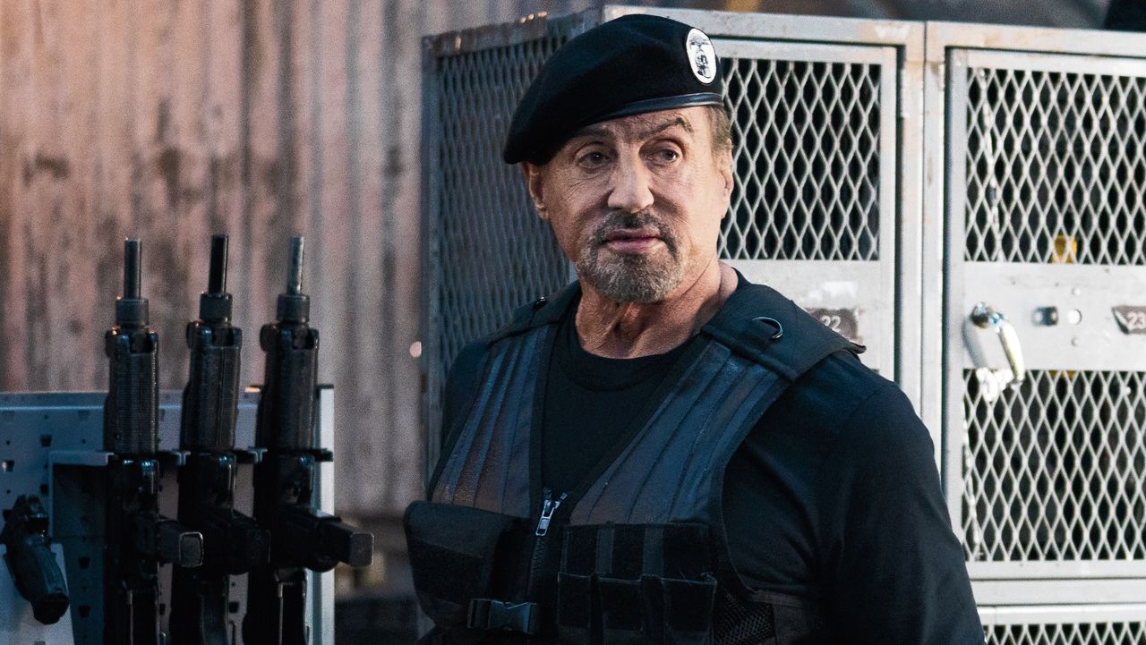 Barney (Sylvester Stallone) is al binnen een kwartier dood in ‘Expend4bles’ – of toch niet?