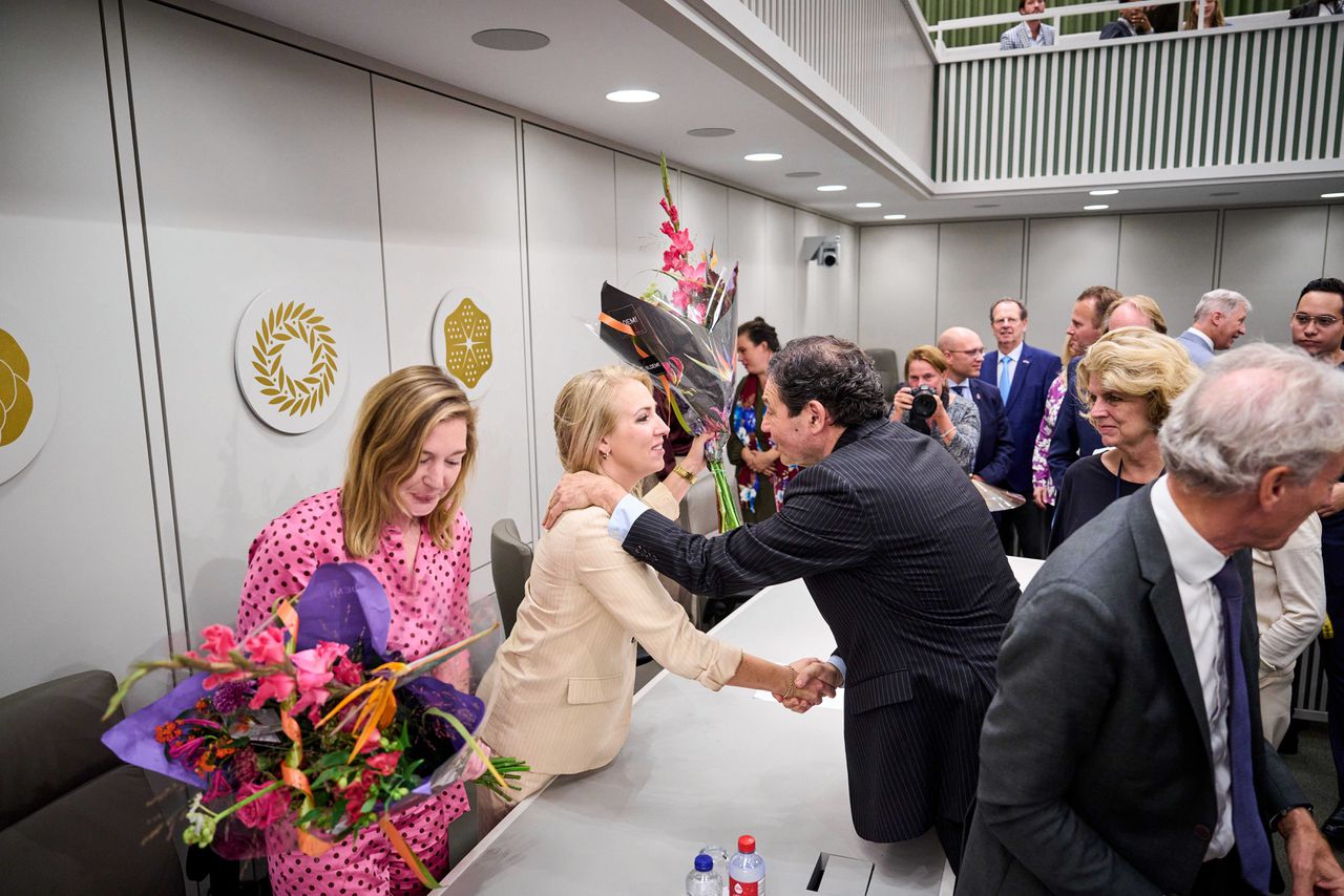 Tweede Kamerleden Marijnissen (SP) en Nicole Temmink (SP) na de stemming in de Eerste Kamer over het correctief referendum op 10 oktober 2023.