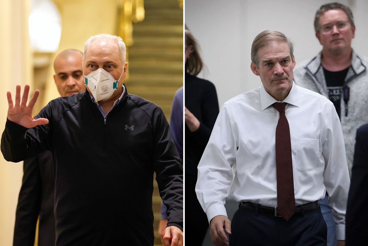 Er zijn tot nu twee gegadigden om de nieuwe Republikeinse Huis-voorzitter te worden. Links: Steve Scalise, die aan leukemie lijdt en uit voorzorg een mondkapje draagt. Rechts: zijn tegenstander Jim Jordan.