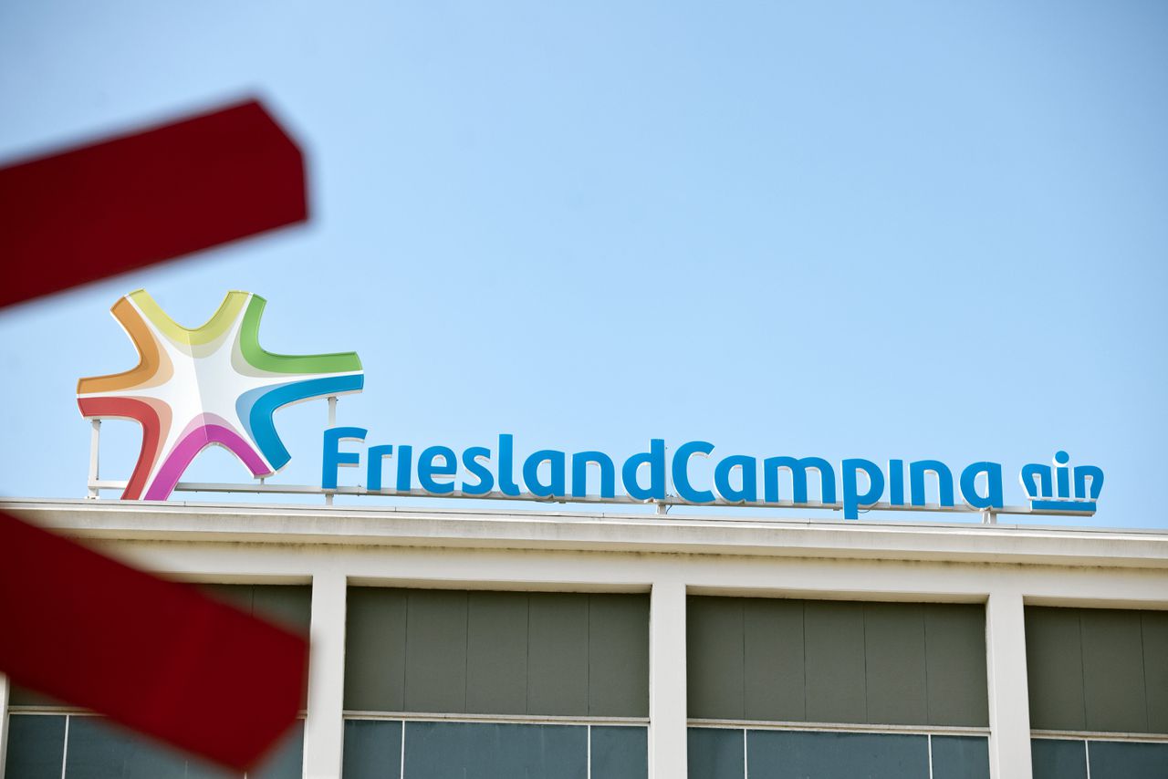 Het kantoor van FrieslandCampina in Leeuwarden. Het zuivelbedrijf staat voor een reeks bezuinigingen.