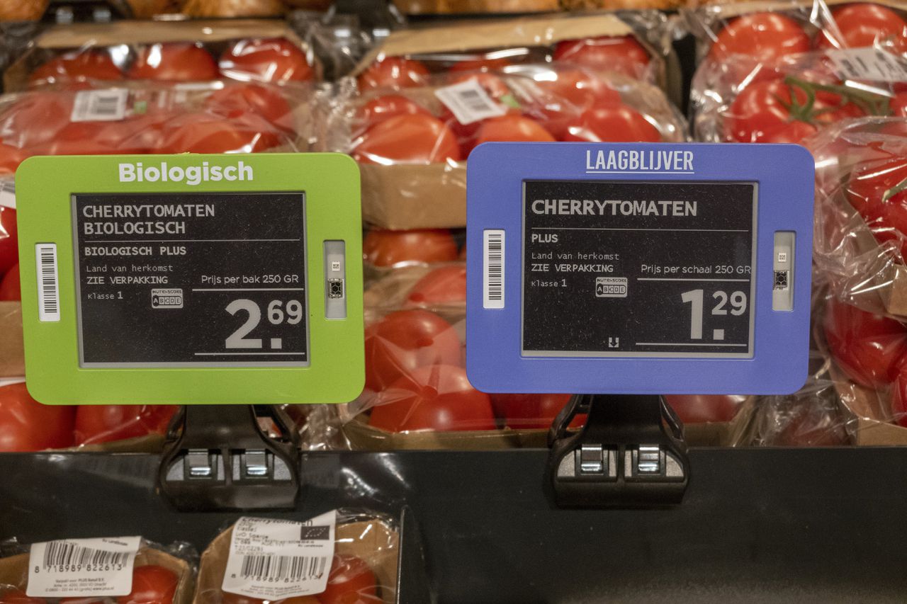 Cherrytomaten in de schappen bij Plus.