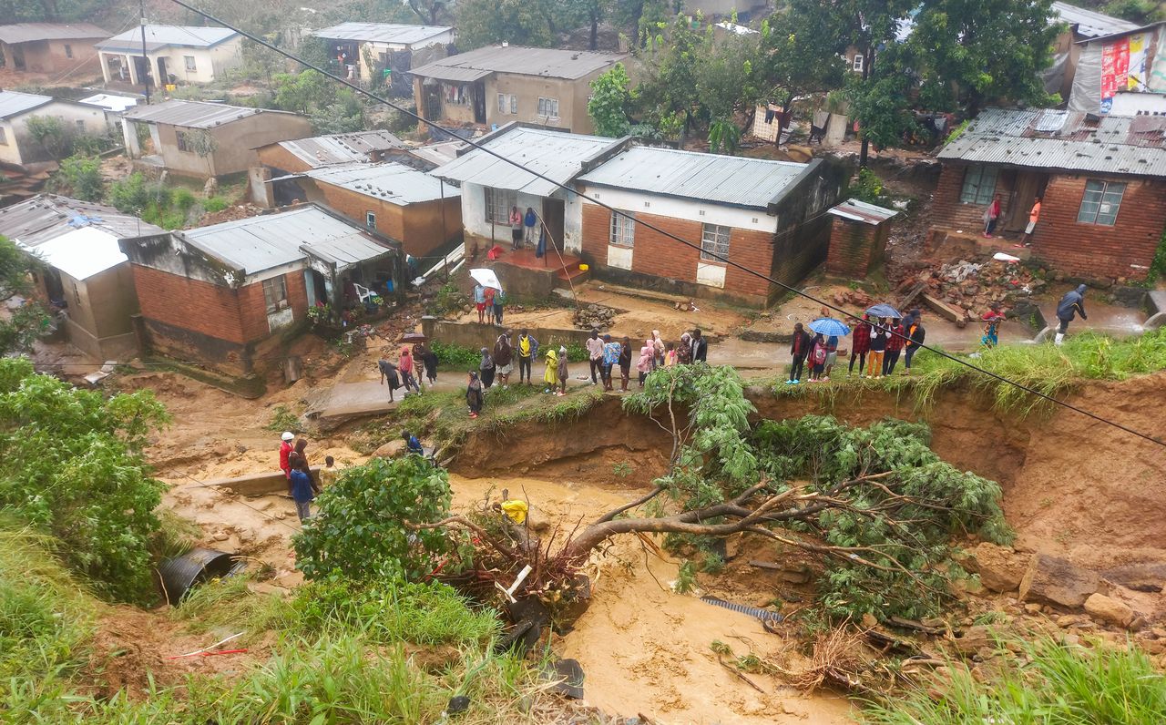 Stormschade in Malawi na de cycloon Freddy. Volgens minister Sosten Gwengwe van Financiën heeft zijn land niet de buffers om zo’n ramp op te vangen.