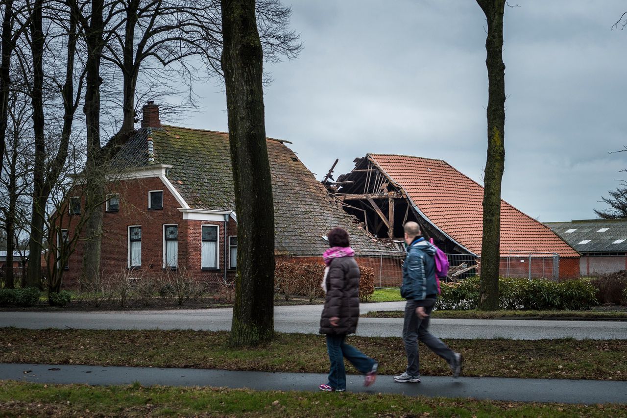 Toen deze schuur in Kolham in 2017 instortte, was het onduidelijk of dat was veroorzaakt door de aardbevingen.