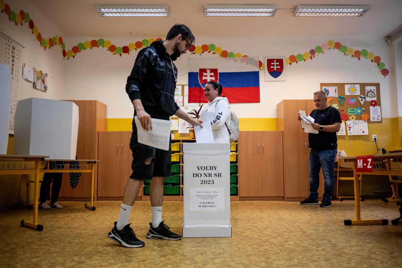 In Slowakije heeft de populistische partij SMER van oud-premier Robert Fico zaterdag met een uitgesproken pro-Russische campagne de verkiezingen gewonnen.