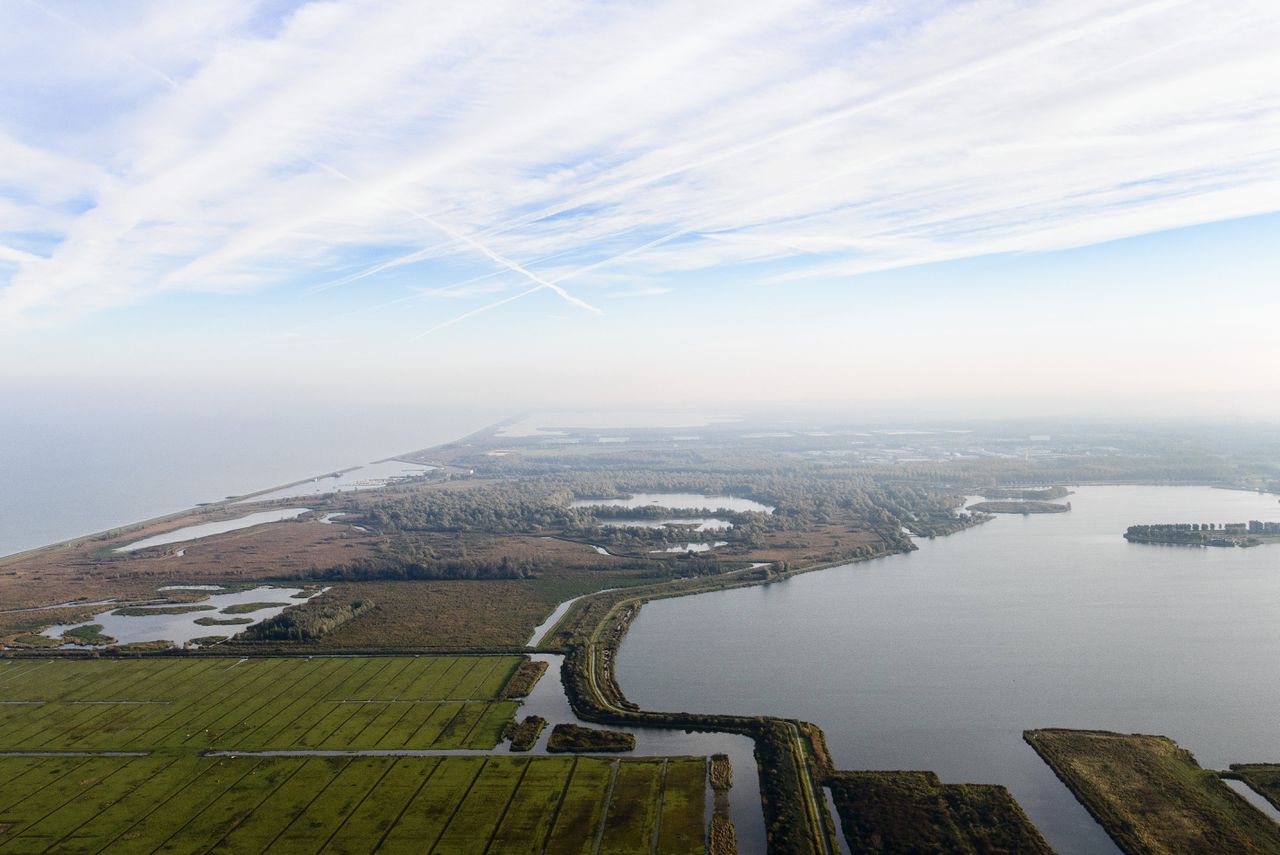 Almere, zicht op Noorderplassen.