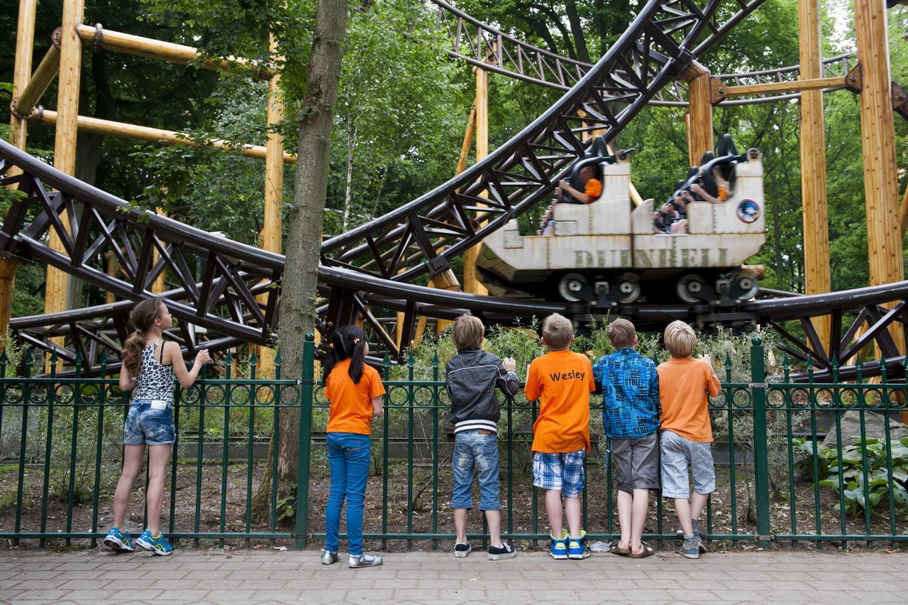 Schoolreisjes, zoals hier naar Duinrell, worden met de ouderbijdrage vergoed.