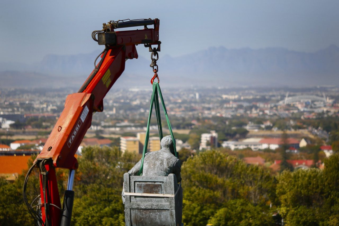 In 2015 werd het beeld van Cecil Rhodes verwijderd bij de University of Cape Town.