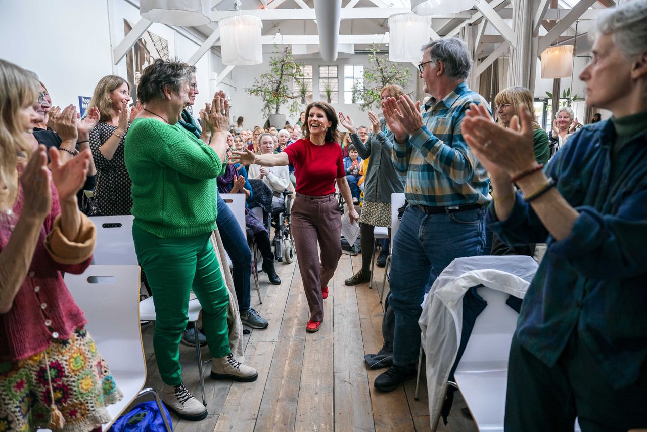 In Amersfoort trapte de Partij voor de Dieren met lijsttrekker Esther Ouwehand zondag de verkiezingscampagne voor de Tweede Kamerverkiezingen af.