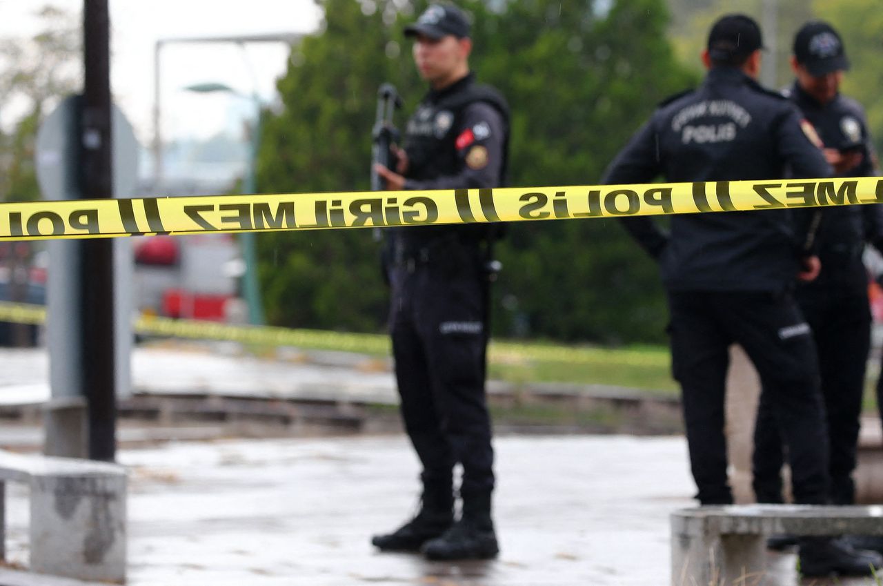 Politie in Ankara kort na de PKK-aanslag van zondag.