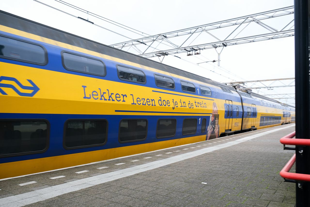 De zes genomineerde titels voor de NS Publieksprijs 2023 zijn bekend.