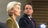 Commissievoorzitter Ursula von der Leyen en Eurocommissaris Oliver Varhelyi (Uitbreiding) tijdens de persconferentie over uitbreiding van de EU. 