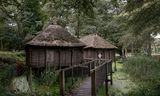 De nagebouwde paalwoningen van Ganvié (Benin) in het Afrika Museum in Berg en Dal.