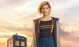 Jodie Whittaker als de Doctor.