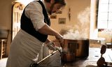 Dodin Bouffant (Benoît Magimel), de fictieve ‘Napoleon van de gastronomie’ in het belle époque, in ‘Le Pot-Au-Feu’. 