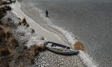 Het Titicacameer, gelegen in de Andes op de grens tussen Peru en Bolivia. Dit meer, het grootste zoetwaterbassin van Zuid-Amerika, wordt geteisterd door droogte die deels te maken heeft met klimaatverandering. 