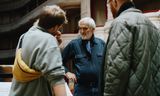 Helmut Lachenmann (midden) bij een repetitie in Brussel. 