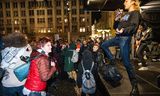 De band Hang Youth trad donderdagavond op tijdens een protest op de Dam in Amsterdam naar aanleiding van de verkiezingswinst van de PVV. 