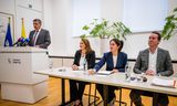 Minister Zuhal Demir (tweede van rechts) tijdens de persconferentie over het stikstofakkoord in Vlaanderen. 