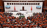 Het Turkse parlement in Ankara, tijdens het debat over de NAVO-toetreding van Zweden. Foto Ali Unal/AP 