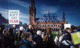 Klimaatactivisten van Extinction Rebellion voorafgaand aan een blokkade van de A12, begin februair in Den Haag. Met de actie wil de organisatie de druk op Den Haag vergroten om snel te komen met een plan om ‘fossiele subsides’ af te bouwen. 