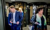 Caroline van der Plas en Pieter Omtzigt komen aan voor een gesprek met informateur Ronald Plasterk.