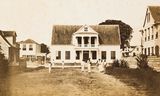 Wagenwegstraat 81, het huis van Evert van Emden in Paramaribo, 1868