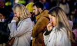 Bij de Russische ambassade in Den Haag hielden rouwenden vrijdag een wake voor de overleden oppositieleider Aleksej Navalny. 