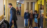 Demissionair premier Mark Rutte bezocht vrijdag een basisschool in het Groningse aardbevingsgebied.