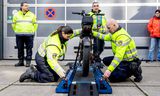 De politie zet nieuwe rollerbanken in om opgevoerde elektrische fietsen van de weg te halen. 