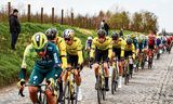 Tijdens Dwars door Vlaanderen ging het helemaal mis voor de ploeg van Wout van Aert.