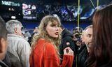 Taylor Swift na de American Football-wedstrijd tussen de Baltimore Ravens en the Kansas City Chiefs, op 28 januari 