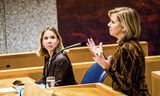 Staatssecretaris Stientje van Veldhoven en minister Cora van Nieuwenhuizen tijdens een Kamerdebat over de risico's van het storten van granuliet.