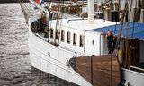 Erica Bijl op haar driemaster de Amazone in Rotterdam . „Als je die drie stalen masten voor inspectie eruithaalt, heb ik enorme schade aan m’n interieur.”