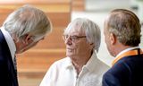 Bernie Ecclestone (midden) in gesprek met André Bolhuis (links) van NOC*NSF bij de officiële opening van het Holland Heineken House in Rio de Janeiro.