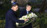 Minister-president Mark Rutte bij het Spiegelmonument in Amsterdam waar hij excuses maakte voor de rol van de overheid tijdens de Holocaust.