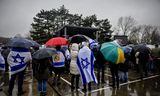 Familieleden en sympathisanten van door Hamas ontvoerde Israelische gijzelaars tijdens een manifestatie voor het Internationaal Strafhof. Het Strafhof doet onderzoek naar oorlogsmisdaden in Israel en de Gazastrook.