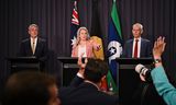 De Australische minister van Justitie Mark Dreyfus, minister van Binnenlandse Zaken Clare O’Neil en immigratieminister Andrew Giles (van links naar rechts) op een persconferentie in Canberra over preventieve opsluiting van immigranten, op 6 december. 