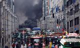 Rook stijgt op terwijl boeren buiten het EU-hoofdkwartier demonstreren ter gelegenheid van een bijeenkomst van de EU-ministers van Landbouw in Brussel, op 26 maart 2024.