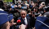 Eric Zemmour van de Franse radicaal-rechtse partij Reconquête  mocht dinsdag niet naar binnen bij de conferentie.  