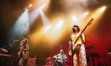 Khruangbin tijdens een optreden in Engeland in 2016. 