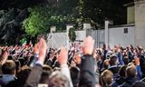 Aanhangers van extreem-rechts brengen de fascistische groet tijdens een herdenking, in 2019 in Milaan, voor een extreem-rechtse jongere die in 1975 omkwam bij politiek geweld. 