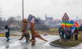 Langs de B96 bij Bautzen demonstreerden zondag mensen tegen extreem-rechts en „voor diversiteit, openheid en democratie”. 