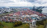 De haven van Antwerpen. Volgens de Belgische politie was Jos L. betrokken bij twee cocaïnetransporten hiernaartoe.