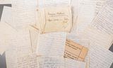 Liefdesbrieven in Bergen-Belsen: ‘Zal ik eens spugen op zo’n briefje en jij likken?’
