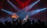 Violist Merel Vercammen en accordeonist Wilco Oomkes op Klassifest,  in de kleine zaal van Paradiso in Amsterdam.