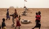 Vluchtelingen passeren bij Joda de grens tussen Soedan en Zuid-Soedan