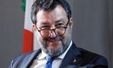 De Italiaanse vicepremier Matteo Salvini van de rechtse Lega probeert de controversiële generaal Roberto Vannacci het hof te maken. 